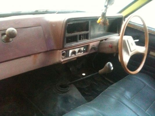 กระบะ ISUZU KB สีเหลือง พร้อมขับ เครื่องดีเซล 2200CC ใช้งานก็ดี