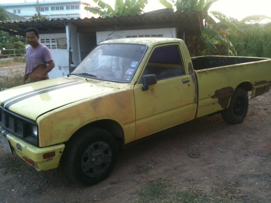กระบะ ISUZU KB สีเหลือง พร้อมขับ เครื่องดีเซล 2200CC ใช้งานก็ดี