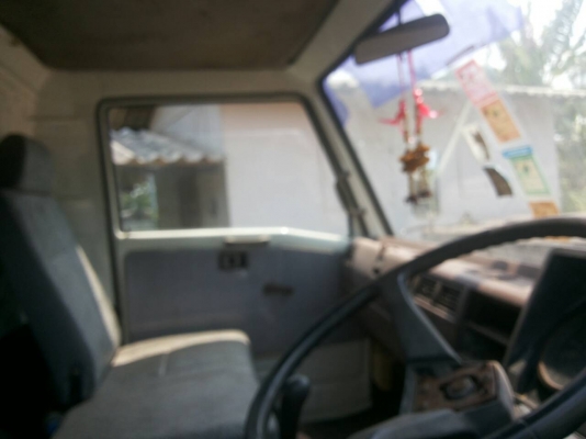 รถบรรทุก 6 ล้อใหญ่ HINO ปี2534  รุ่นKM77 ราคา330,000 บ.