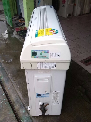**** ขายแอร์ SAMSUNG 9000 BTU สภาพสวย ****