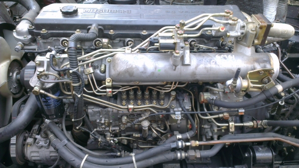 เครื่องยนต์ Mitsu 6M61 225แรงม้า  ปั้มใหญ่ ปั้มลมใหญ่ พร้อมเกียร์ 4WD auto  สภาพใหม่สุดๆ