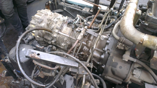 เครื่องยนต์ Mitsu 6M61 225แรงม้า  ปั้มใหญ่ ปั้มลมใหญ่ พร้อมเกียร์ 4WD auto  สภาพใหม่สุดๆ