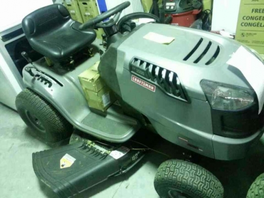 รถตัดหญ้านั่งขับ  รถตัดหญ้า Craftsman John Deere ของใหม่ มีหลายคัน นำเข้า USA