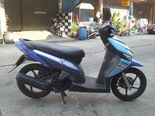 Click play ปี 50 สีน้ำเงิน ฟ้า ล้อแม็ค รถสวย เครื่องเดิมๆ เอกสารครบ