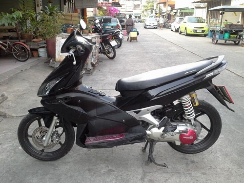 แอร์เบลด ปี 51 ล้อแม็ค สีดำ สวยๆๆๆ ชุดสีสด เครื่องเดิมแน่นๆไม่หลวม ไม่หอน แอร์เบลด ปี 51 ล้อแม็ค สีดำ สวยๆๆๆ ชุดสีสด เครื่องเดิมแน่นๆไม่หลวม ไม่หอน