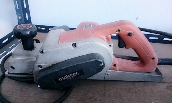 ขายกบไฟฟ้า MAKTEC MT110