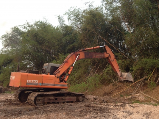 ขายแม็คโคร ฮิตาชิ ex200 ราคา700000บาท สนใจติดต่อ089-4370516 ขายแม็คโคร ฮิตาชิ ex200 ราคา700000บาท สนใจติดต่อ089-4370516