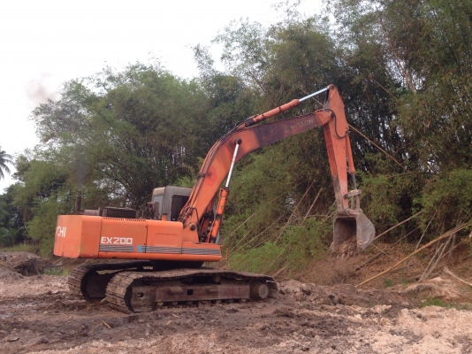 ขายแม็คโคร ฮิตาชิ ex200 ราคา700000บาท สนใจติดต่อ089-4370516 ขายแม็คโคร ฮิตาชิ ex200 ราคา700000บาท สนใจติดต่อ089-4370516