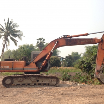 ขายแม็คโคร ฮิตาชิ ex200 ราคา700000บาท สนใจติดต่อ089-4370516