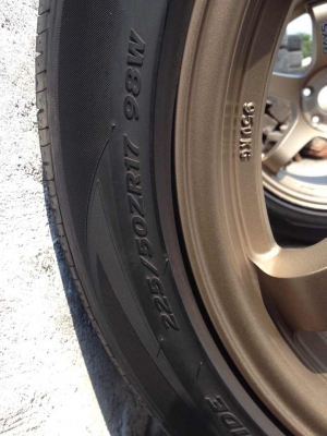 ขาย ยาง HANKOOK สภาพ 90เปอร์ เลยครับ ใช่น้อยมาก ยางปี2013 ครับ