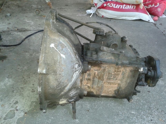 ขาย Benz w115 / 8 รุ้น 200 ไฟท้าย เรียบ เครื่องเดิม / เดิมทั้งคัน