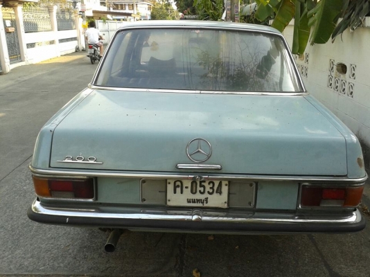ขาย Benz w115 / 8 รุ้น 200 ไฟท้าย เรียบ เครื่องเดิม / เดิมทั้งคัน