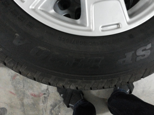 ขายยางรถยนต์ติดฟอร์ดป้ายแดง(ขายเฉพาะยาง)