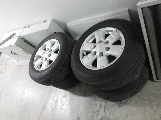 ขายยางรถยนต์ติดฟอร์ดป้ายแดง(ขายเฉพาะยาง)