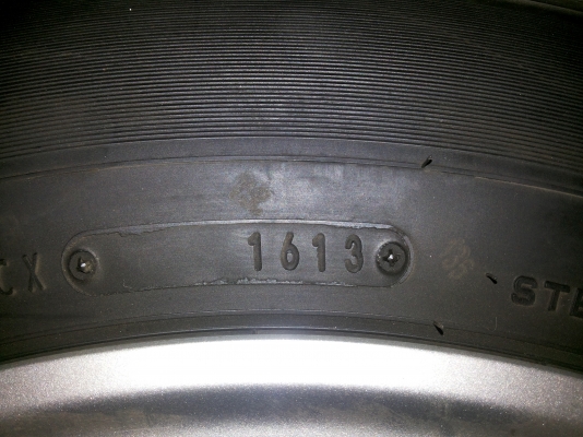 ขายยางรถยนต์ติดฟอร์ดป้ายแดง(ขายเฉพาะยาง)