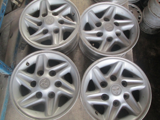 ขายครับแมกราคาถูกหลายรุ่นเลยครับ ขายครับแมกราคาถูกหลายรุ่นเลยครับ