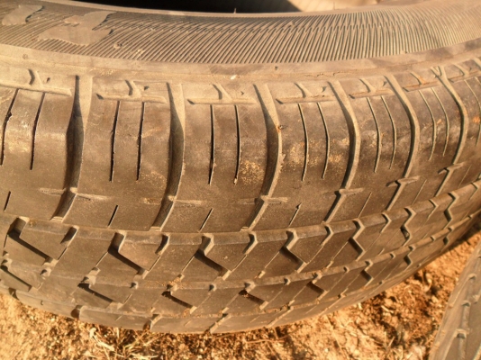 ขายยาง ใส่รถกระบะ Firestoneรุ่นCV9000ขอบ14 ขนาด195 R14เส้นละ450บาท(มี 4 เส้น)Tel.092-9351644