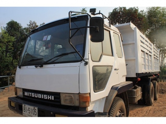 MITSUBISHI  527 M  2เพลา 195 แรง  โบ   850,000  บาท