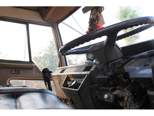 MITSUBISHI  527 M  2เพลา 195 แรง  โบ   850,000  บาท