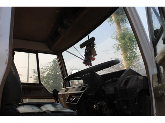 MITSUBISHI  527 M  2เพลา 195 แรง  โบ   850,000  บาท