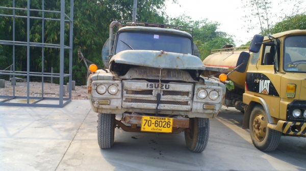 สิบล้อรถน้ำ ISUZU แบบสองเพลา บรรจุน้ำได้ 14,000 ลิตร จดทะเบียนบรรทุกของเหลวเรียบร้อยแล้ว ชอบราคาเท่าไรต่อรองได้ครับ.