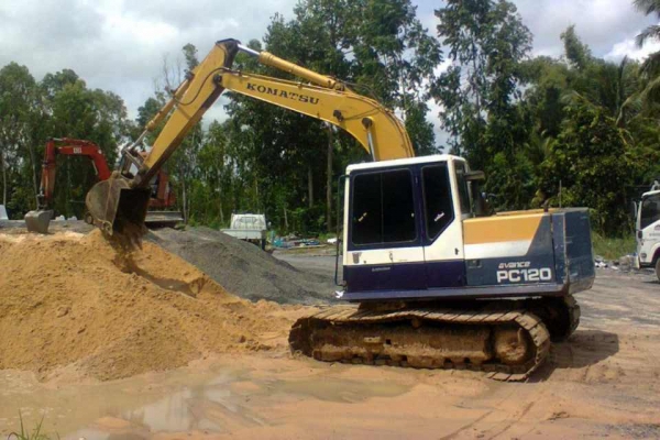 ขายรถแม็คโค KOMATSU PC 120 รุ่น 5 เครื่องดีไมหลวม ปั้มแรงดี โซ่เต็ม เอวแน่น ทะเบียนมี ไฟฟ้าครบ เล่มทะเบียนพร้อมโอน จัดไฟแน้นได้ 500000 ครับขาย 880000