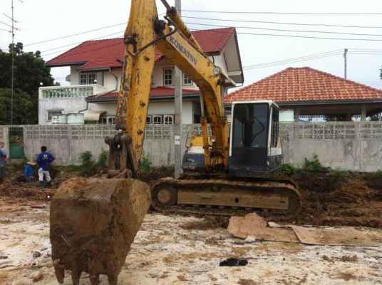 ขายรถแม็คโค KOMATSU PC 120 รุ่น 5 เครื่องดีไมหลวม ปั้มแรงดี โซ่เต็ม เอวแน่น ทะเบียนมี ไฟฟ้าครบ เล่มทะเบียนพร้อมโอน จัดไฟแน้นได้ 500000 ครับขาย 880000