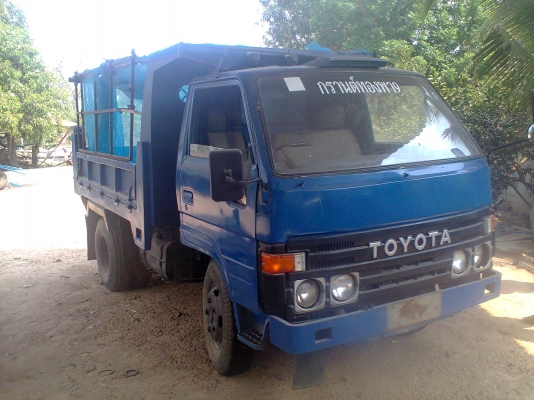 ขายรถดั้ม TOYOTA DAINA 115 เครื่องดี คัซซีสวย รถต้องเก็บสีนิดหน่อยครับ