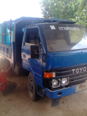 ขายรถดั้ม TOYOTA DAINA 115 เครื่องดี คัซซีสวย รถต้องเก็บสีนิดหน่อยครับ