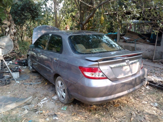 ขายฮอนด้าซิตี้ไอดีเอสไอปี03ตามสภาพ รถขี่ได้ปกติ เคยมีเฉี่ยวชนมาบ้างเล็กน้อยสมราคา (สิ่งต้องทำ ระบบไฟ รถติดไม่ครบสูบ แต่ขี่ได้ปกติเครื่องสั่นนิดหน่อย แอร์เย็นขี่ดีช่วงล่างดีสีดี ไม่ติดแกส เกียร์ธรรมดา เอาไปใช้ได้เลย ปิดบันชีรอเล่ม 15 วัน)