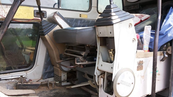 **870,000 บ.ต่อรอง**ขาย แบคโฮ KOBELCO Mark3 sk120 ไฟฟ้าเต็ม เครื่องเดิมปั้มเดิม แน่นดี แรง ช่วงล่างดี แทรกดีโรลเลอร์ดี โซ่ดี เอวแน่นทำงานดีไม่โหลด แอร์เย็น สีสันพอใช้ รถทำงานปกติ เอกสารเล่มทะเบียน พร้อมใช้ พร้อมลุยงาน ราคาต่อรองได้เด้อ พี่น้องครับ **870,000 บ.ต่อรอง**ขาย แบคโฮ KOBELCO Mark3 sk120 ไฟฟ้าเต็ม เครื่องเดิมปั้มเดิม แน่นดี แรง ช่วงล่างดี แทรกดีโรลเลอร์ดี โซ่ดี เอวแน่นทำงานดีไม่โหลด แอร์เย็น สีสันพอใช้ รถทำงานปกติ เอกสารเล่มทะเบียน พร้อมใช้ พร้อมลุยงาน ราคาต่อรองได้เด้อ พี่น้องครับ