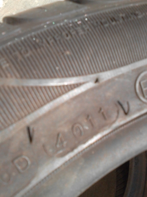 205/45R16 ปี 2011 มี 2 เส้น TEL.081-427-3941 205/45R16 ปี 2011 มี 2 เส้น TEL.081-427-3941