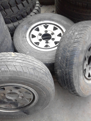ขายล้อแม๊ก พร้อมยาง  ขอบ14  ขนาด  6 รู จำนวน 4 วง  TEL.081-427-3941
