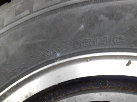 ขายล้อแม๊ก พร้อมยาง  ขอบ14  ขนาด  6 รู จำนวน 4 วง  TEL.081-427-3941