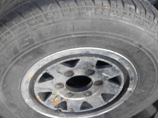 ขายล้อแม๊ก พร้อมยาง  ขอบ14  ขนาด  6 รู จำนวน 4 วง  TEL.081-427-3941