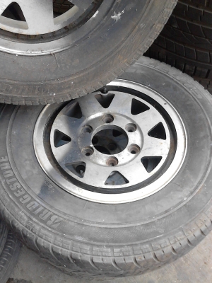 ขายล้อแม๊ก พร้อมยาง  ขอบ14  ขนาด  6 รู จำนวน 4 วง  TEL.081-427-3941