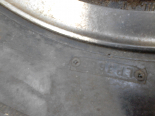 ขายล้อแม๊ก พร้อมยาง  ขอบ14  ขนาด  6 รู จำนวน 4 วง  TEL.081-427-3941