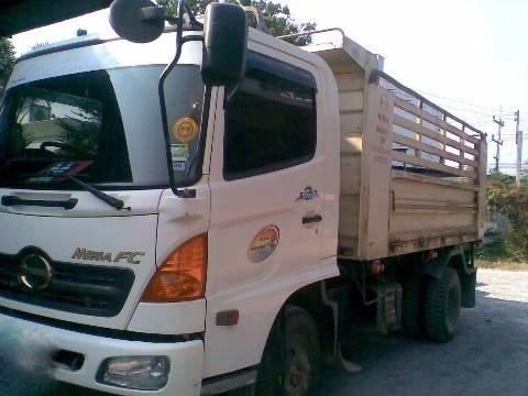 รถฮีโน่ 6 ล้อดั้ม 150 แรงม้า. ปี 51.  สนใจติดต่อ 081 - 6079515