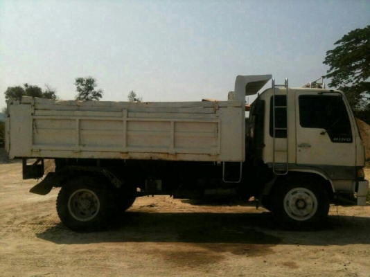 รถฮีโน่  6  ล้อดั้ม 195  แรงม้า.  สนใจติดต่อ  081 - 6079515