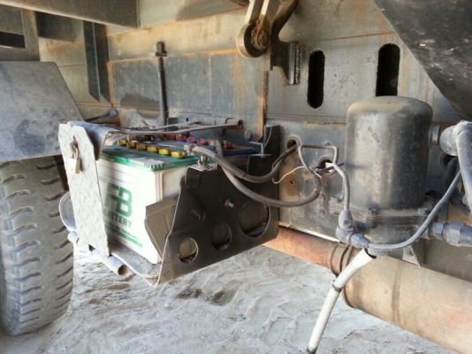 รถฮีโน่  6  ล้อดั้ม 195  แรงม้า.  สนใจติดต่อ  081 - 6079515