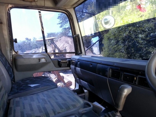 รถฮีโน่  6  ล้อดั้ม 195  แรงม้า.  สนใจติดต่อ  081 - 6079515