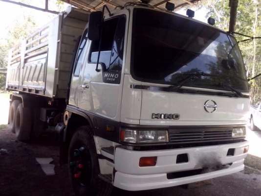 รถฮีโน่ 10 ล้อดั้ม FM3H  เปลื่ยนเครื่อง 210 แรงม้า.  สนใจติ ดต่อ 081 - 6079515