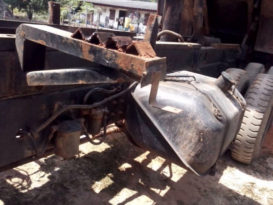 รถฮีโน่ 10 ล้อดั้ม FM3H  เปลื่ยนเครื่อง 210 แรงม้า.  สนใจติ ดต่อ 081 - 6079515