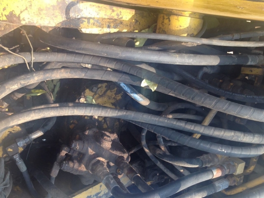 **520,000 บ.ต่อรอง**ขาย แบคโฮ komatsu pc120-5 เครื่องแคนเตอร์ 4d31 ปั้มเดิม เอวดีทำงานดี ช่วงล่าง70\% โซ่ บูท ใบแทรก ดี บอดี้สวยบูมอาร์มไม่มีปะ พร้อมใช้ พร้อมลุยงาน เอกสารสัญญาซื้อขาย ราคาต่อรองได้เด้อ พี่น้องครับ