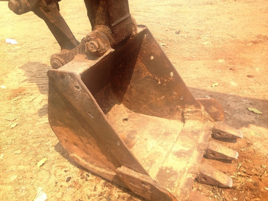 **520,000 บ.ต่อรอง**ขาย แบคโฮ komatsu pc120-5 เครื่องแคนเตอร์ 4d31 ปั้มเดิม เอวดีทำงานดี ช่วงล่าง70\% โซ่ บูท ใบแทรก ดี บอดี้สวยบูมอาร์มไม่มีปะ พร้อมใช้ พร้อมลุยงาน เอกสารสัญญาซื้อขาย ราคาต่อรองได้เด้อ พี่น้องครับ