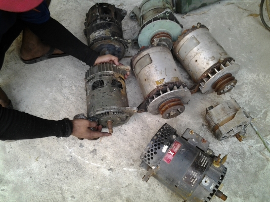 ขายไดชาร์จลูกใหญ่ครับ มีหลายลูก ขายลูกละ 1500บาทครับ