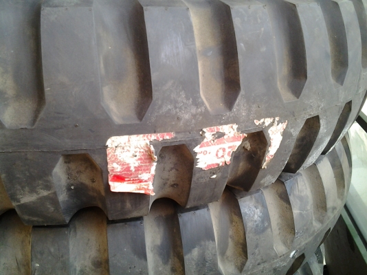 ขายยางรถเบอร์ 9.00 ของใหม่เก่าเก็บ ยังไม่เคยลงดินครับ ขายเส้นละ 2000 บาทครับ มี 3 ชุด