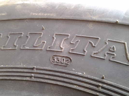 ขายยางรถเบอร์ 9.00 ของใหม่เก่าเก็บ ยังไม่เคยลงดินครับ ขายเส้นละ 2000 บาทครับ มี 3 ชุด