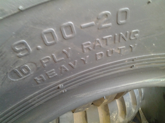 ขายยางรถเบอร์ 9.00 ของใหม่เก่าเก็บ ยังไม่เคยลงดินครับ ขายเส้นละ 2000 บาทครับ มี 3 ชุด