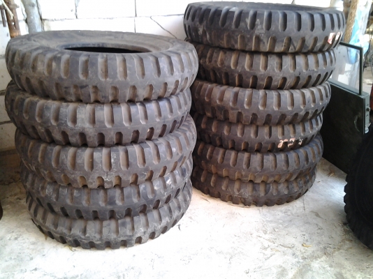 ขายยางรถเบอร์ 9.00 ของใหม่เก่าเก็บ ยังไม่เคยลงดินครับ ขายเส้นละ 2000 บาทครับ มี 3 ชุด